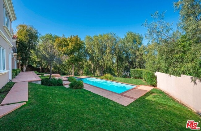 Building Photo - 11221 Briarcliff Ln