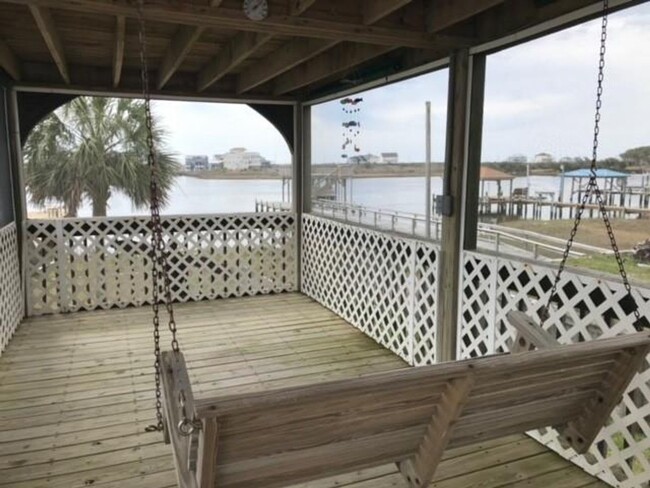 Building Photo - WATERWAY RENTAL 6-9-12 MONTH RENTAL