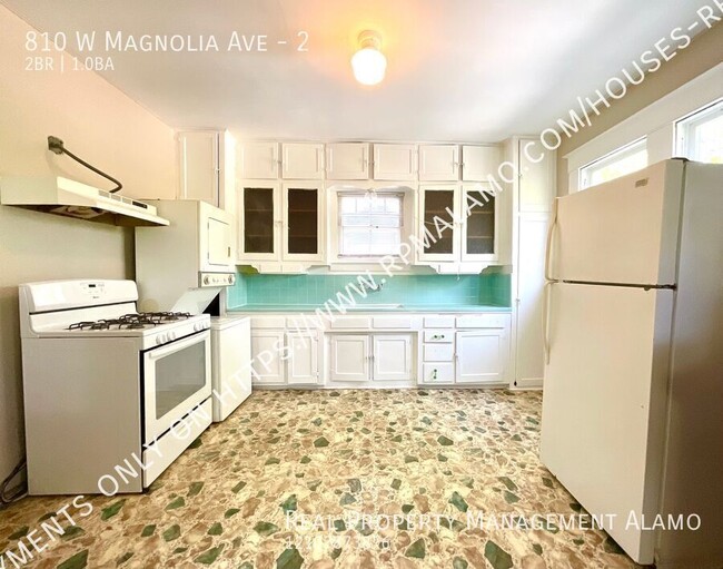 Building Photo - 810 W Magnolia Ave