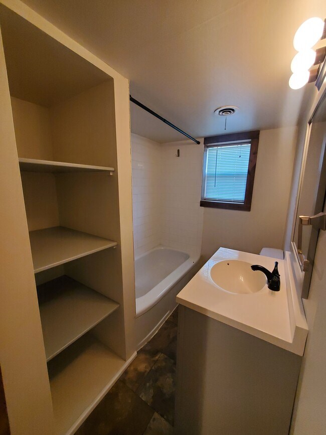 Building Photo - 2302 E Rosser Ave