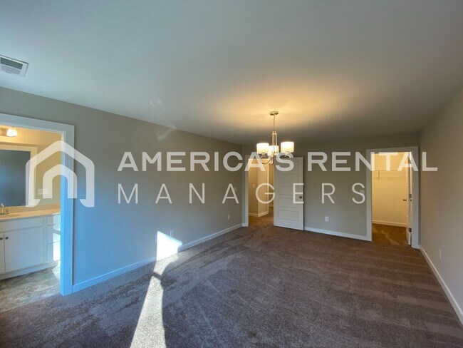 Building Photo - 7940 St.James Dr