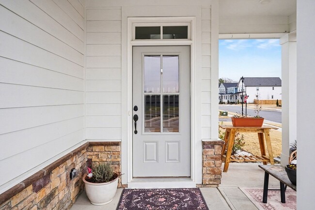 Building Photo - 3BR Like-New End-Unit Townhome – Wendell Falls