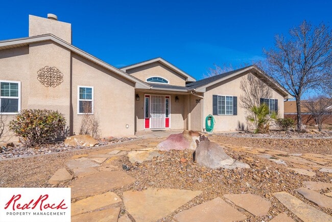 Building Photo - Spacious 3 Bedroom Single-Level Home in Bl...