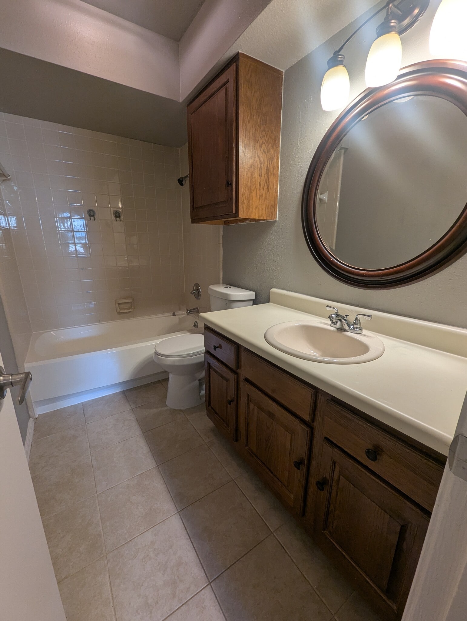 En-suite bathroom - 14429 N Pennsylvania Ave