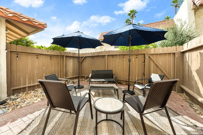 Building Photo - 2074 N Mira Vista Way