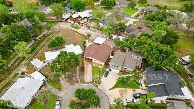 Building Photo - 156 Trelawney St