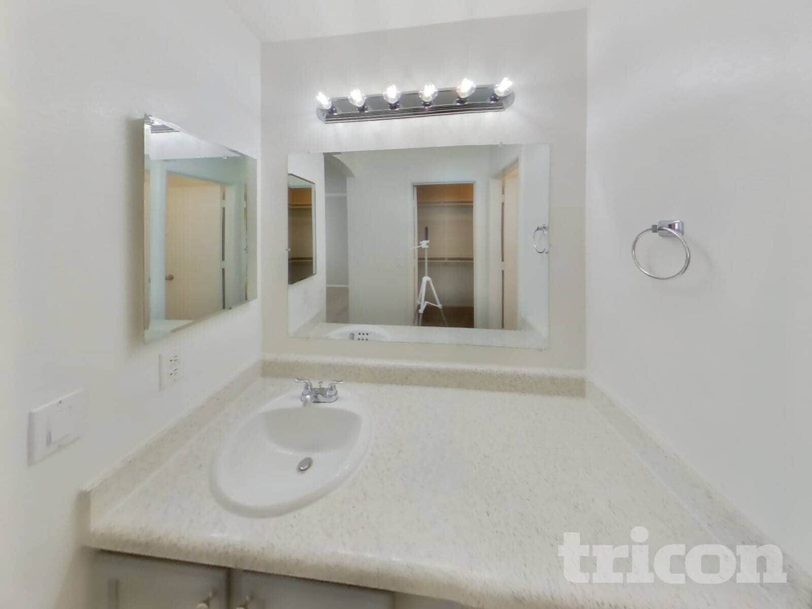 Building Photo - 8605 West Campbell Ave