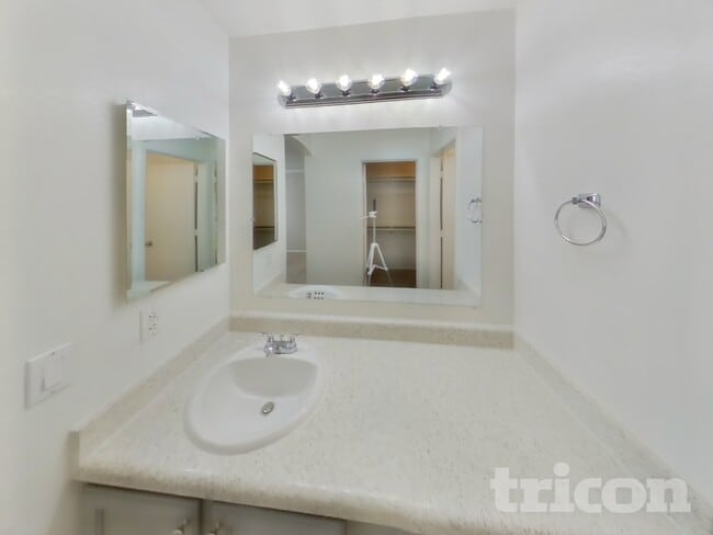 Building Photo - 8605 West Campbell Ave