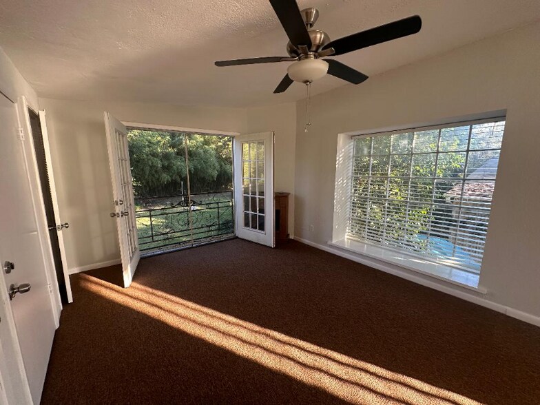 Primary Photo - 10220 Marsh Ln