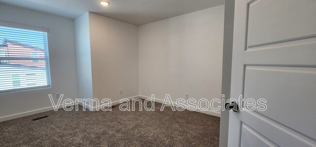 Building Photo - 871 Boardwalk Ave