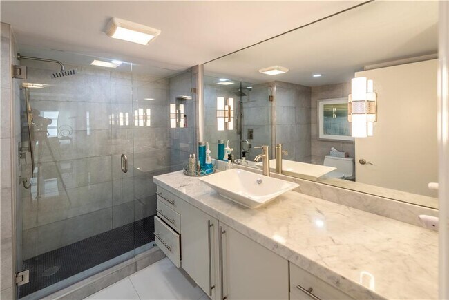 Building Photo - 3750 Galt Ocean Dr