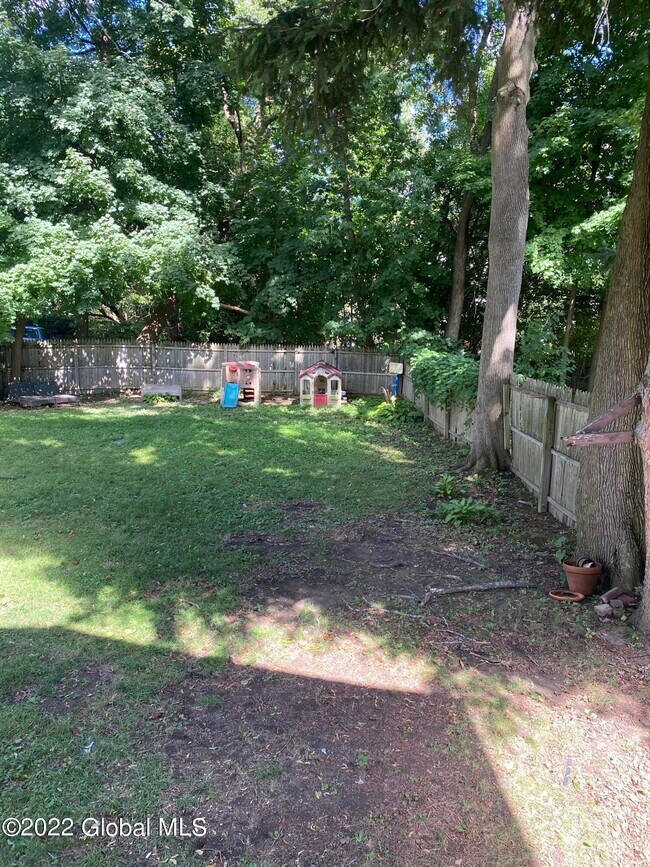 Building Photo - 663 Hudson Ave