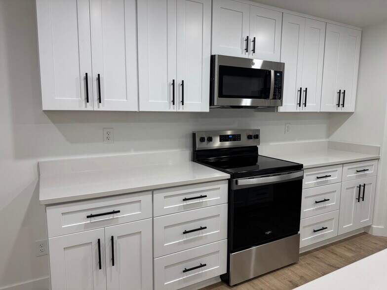 Building Photo - 3361 W Pond Dr