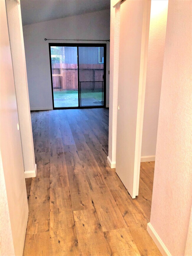Building Photo - AVAILABLE FOR MOVE IN ON 8/1/26 -  RECENTLY RENOVATED 3 BED, 2 BATH 1 STORY ON LARGE CORNER LOT