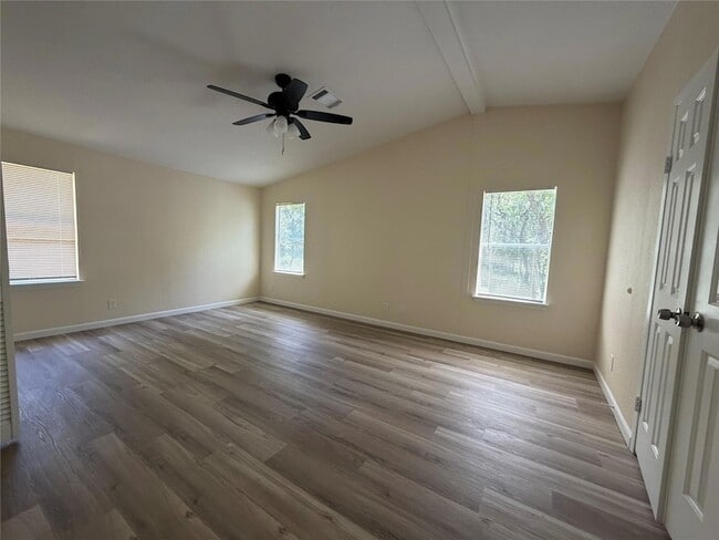 Building Photo - 236 Live Oak Dr