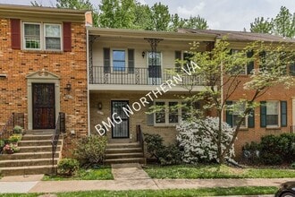 Building Photo - 3019 Seven Oaks Pl