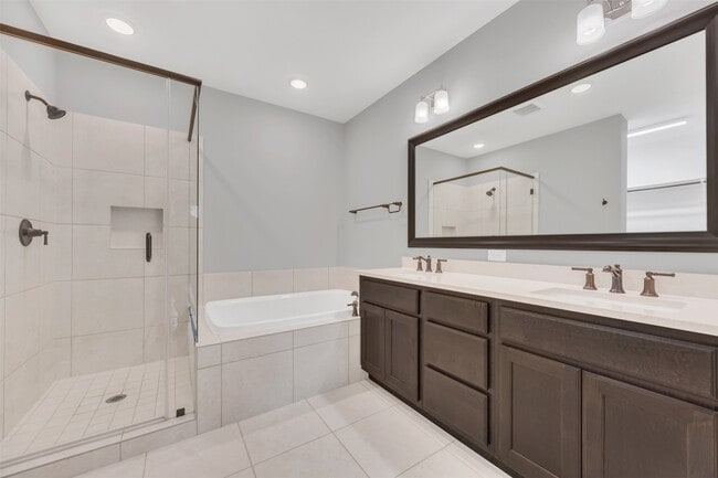 Building Photo - 10919 Brambling Wood Dr