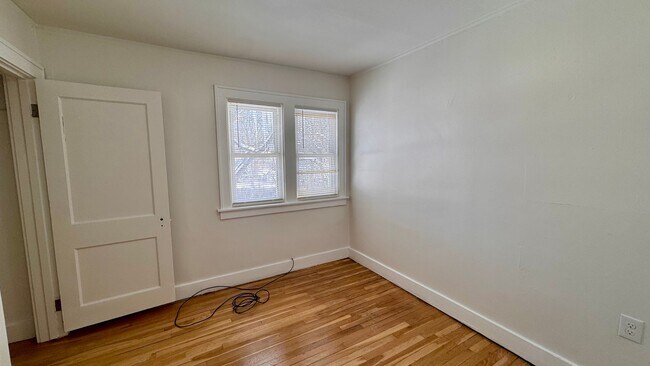 Building Photo - 1716 Linden Ave SE