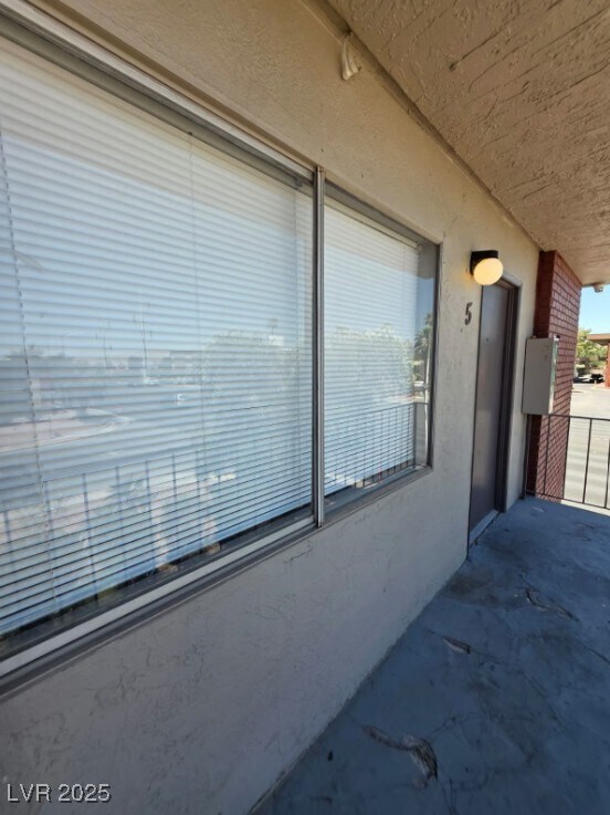 Building Photo - 1089 E Desert Inn Rd
