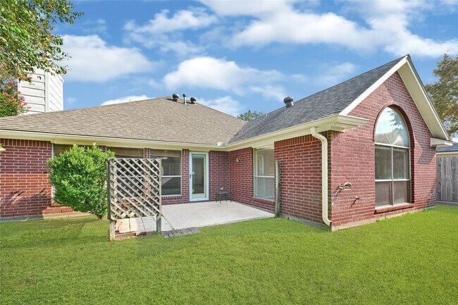 Building Photo - 23223 Diamond Knoll Ct
