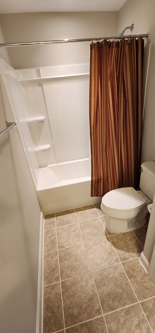 Building Photo - Townhome w/gargae convenient to shopping a...