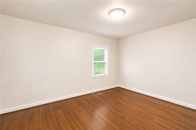 Building Photo - 1360 Cunningham Rd SW