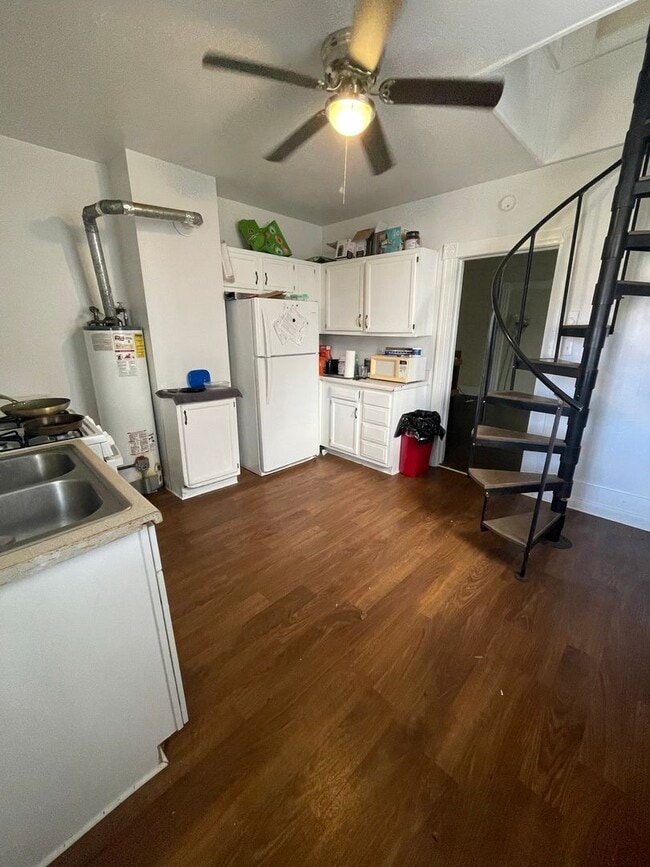 Building Photo - Large 3 bdrm/1 bath Home Within Walking Distance to VCU!