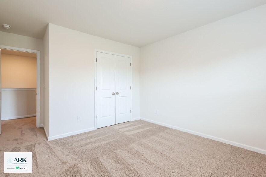 Building Photo - 2106 Southlea Dr