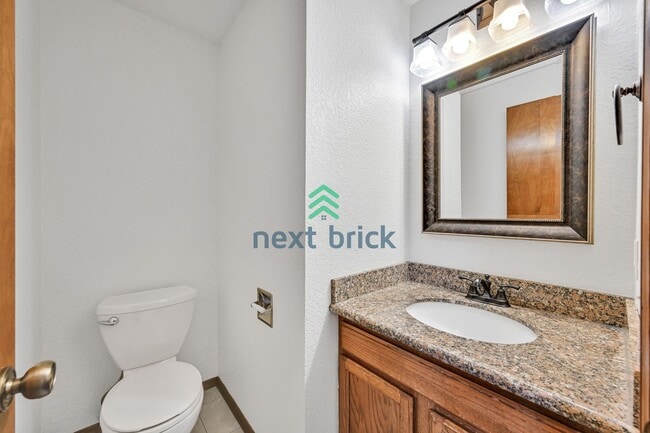 Building Photo - 4 BED & 2.5 BATH SINGLE FAMILY HOUSE FOR RENT