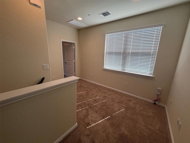 Building Photo - 1001 Zodiac Ln