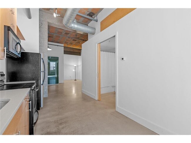 Building Photo - 718 N Washington Ave