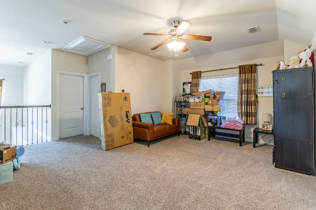 Building Photo - 1313 Poplar Dr