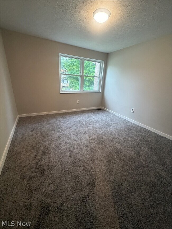Building Photo - 9409 Manor Ave