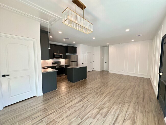 Building Photo - 11555 Persimmon St