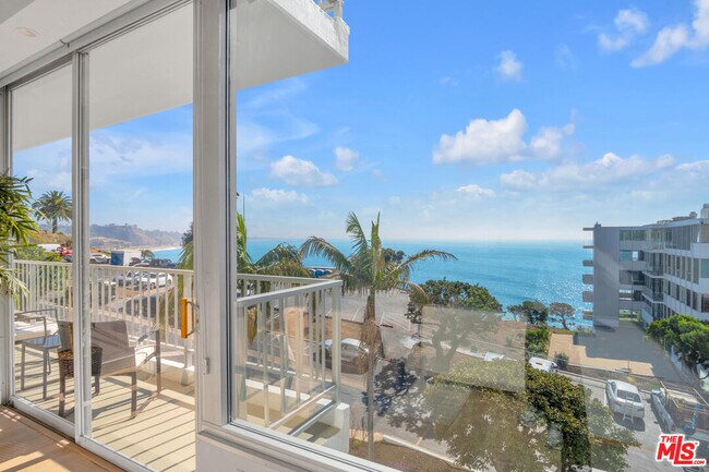 Building Photo - 17350 Sunset Blvd