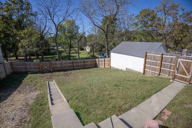 Building Photo - 5410 Simpson St