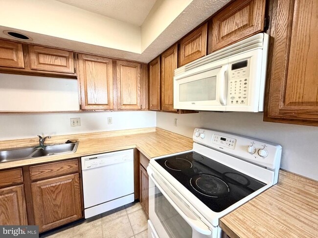 Building Photo - 4325 Ambrose Ct