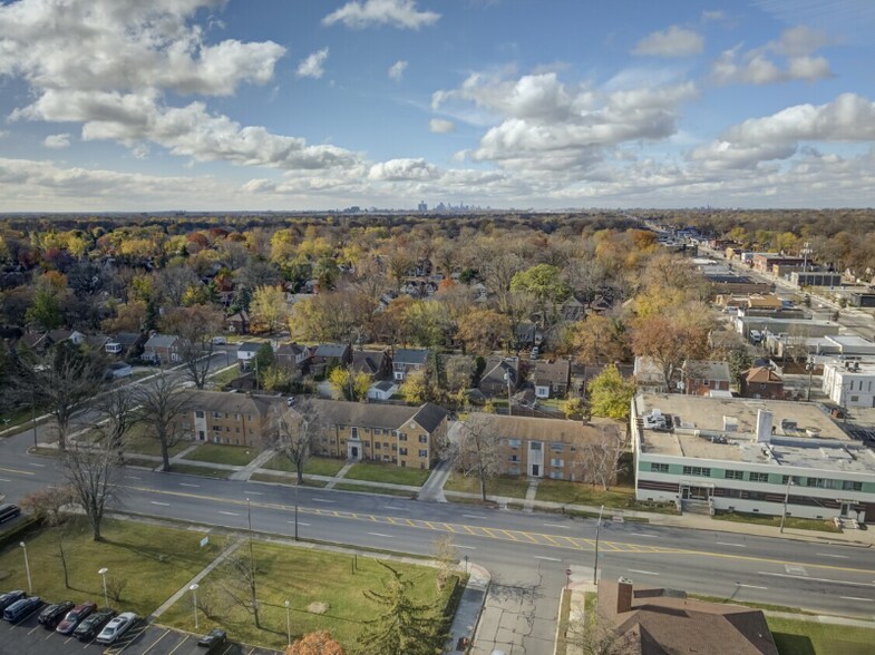 Building Photo - 4865 Cadieux Rd