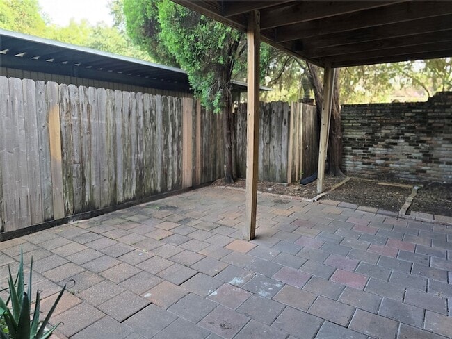 Building Photo - 12968 Trail Hollow Dr