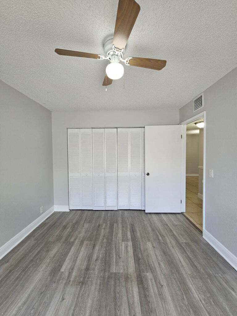 Building Photo - 1453 Lake Crystal Dr