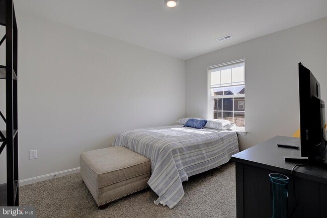 Building Photo - 134 Charming Frst Ave