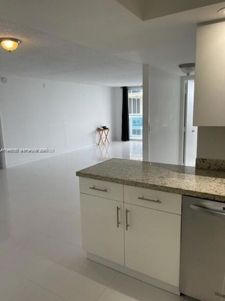 Building Photo - 3800 S Ocean Dr