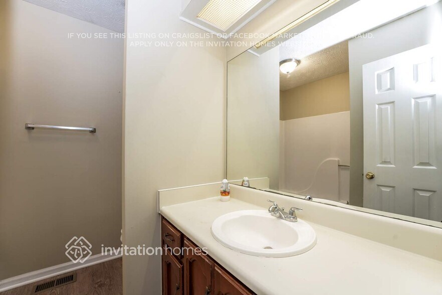 Building Photo - 2705 Candler Ct