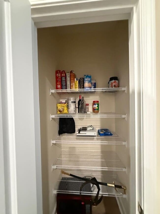 Building Photo - Two Bedroom Townhome