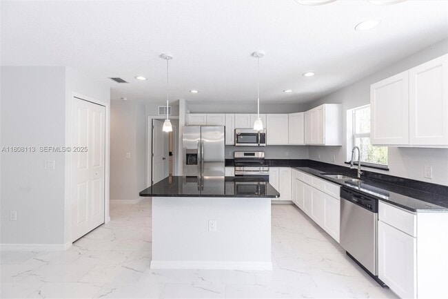 Building Photo - 2006 Rosa Ct