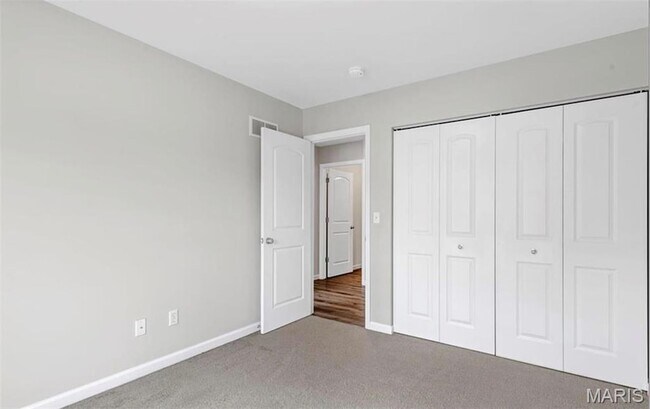 Building Photo - 4602 Siesta Dr