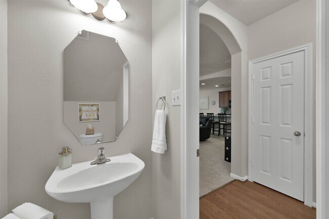 Building Photo - 15 Aquiline Oaks Pl