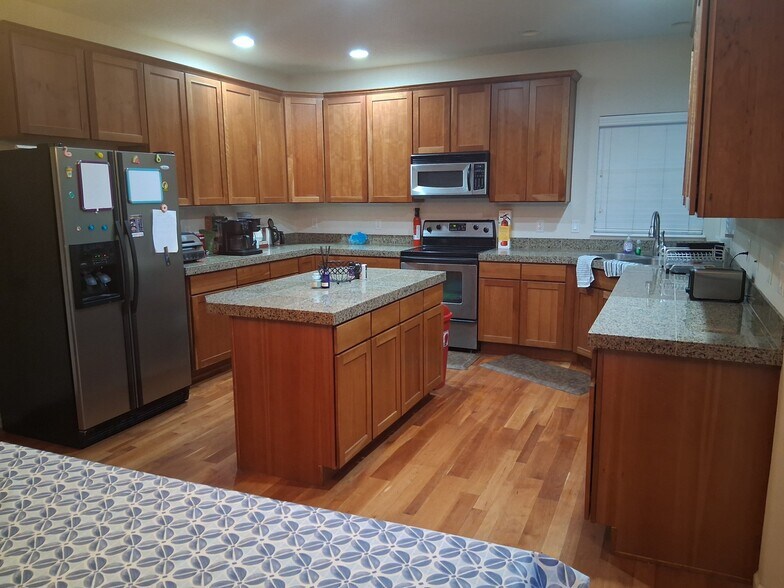 Building Photo - 3508 E 102nd Ct