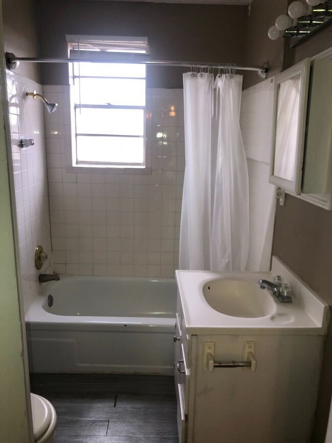 Building Photo - 200 off move in by May 15th!   ALL BILLS PAID! 2 bedrooms with 2 bath rooms that is a upstairs un...