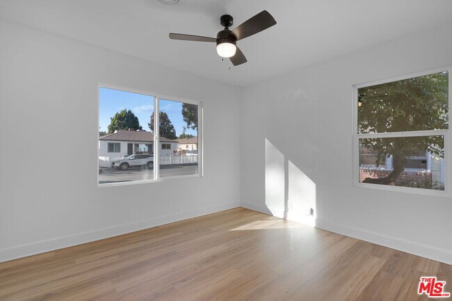 Building Photo - 5318 Teesdale Ave